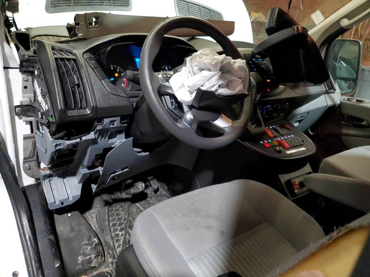 2018 Ford Transit VIN 1FDYR2CM0JKA75589 Copart auction photo, front end damage thumbnail 8