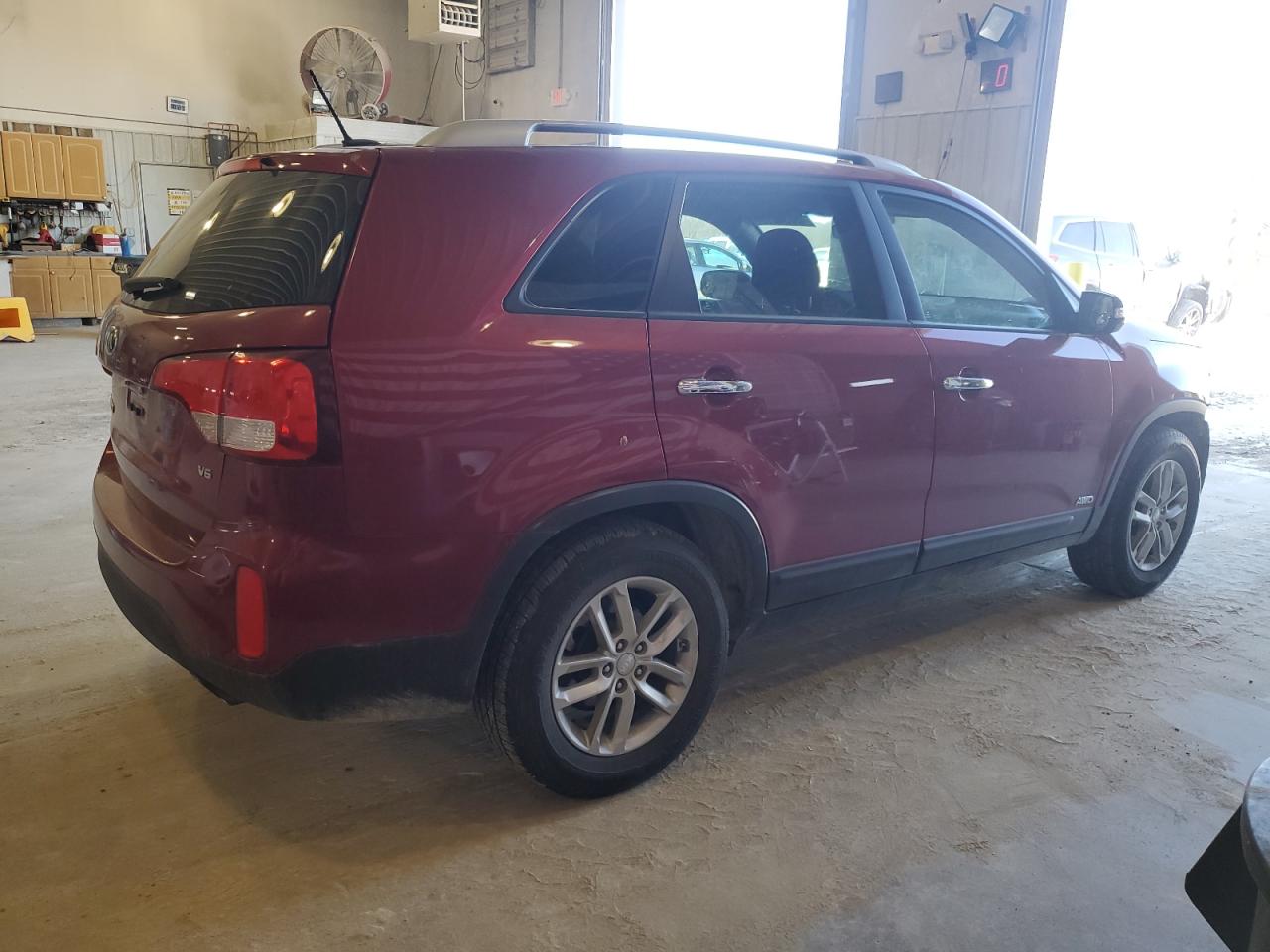 2015 KIA Sorento VIN 5XYKTDA79FG651200 Copart auction photo, front end / minor dent/scratches damage thumbnail 3
