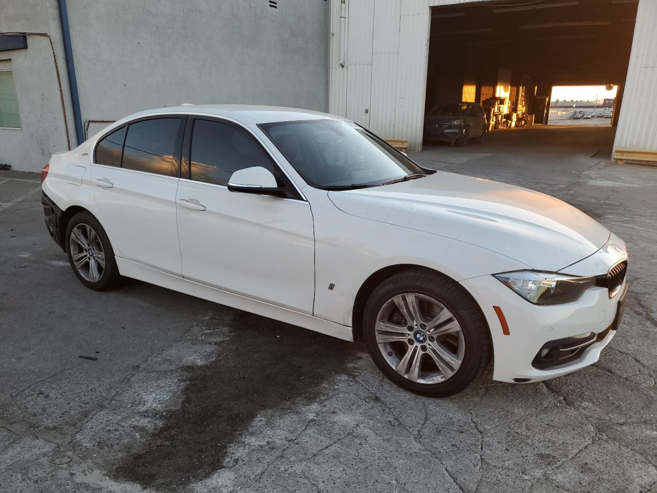 2017 BMW 3er VIN WBA8E1C37HA158998 Copart auction photo, rear end damage thumbnail 4