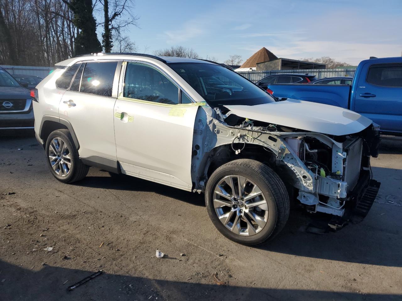 2021 Toyota RAV 4 VIN 2T3Y1RFV0MW171680 Copart auction photo, front end damage thumbnail 4