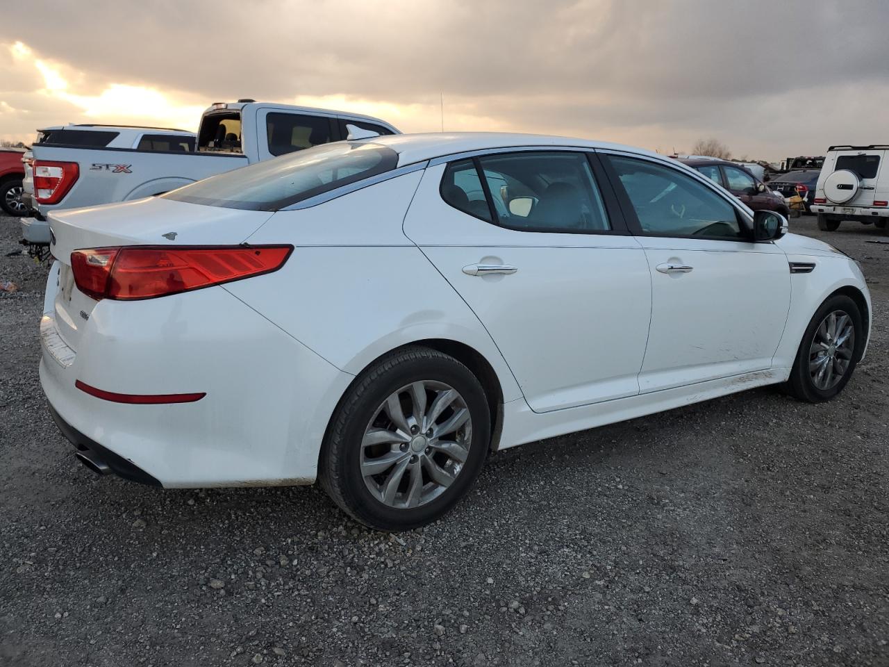 2015 KIA Optima VIN 5XXGN4A71FG373901 Copart auction photo, side / mechanical damage thumbnail 3