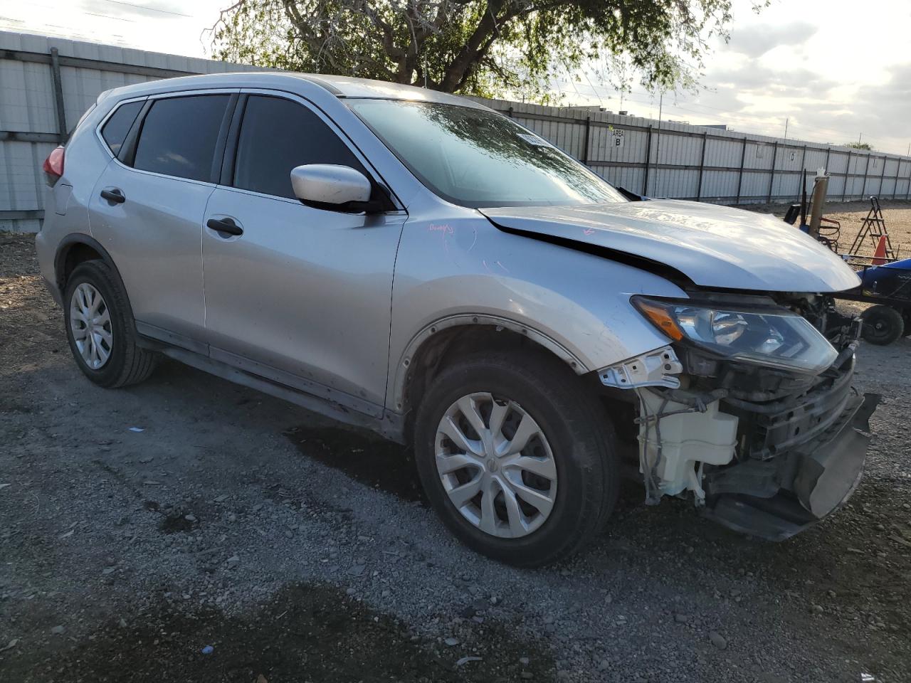 2017 Nissan Rogue VIN KNMAT2MV5HP586663 Copart auction photo, front end / minor dent/scratches damage thumbnail 4