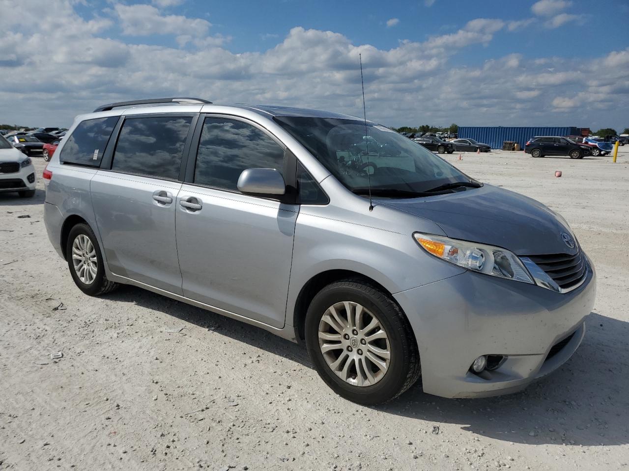 2013 Toyota Sienna VIN 5TDYK3DC0DS306850 Copart auction photo, side damage thumbnail 4