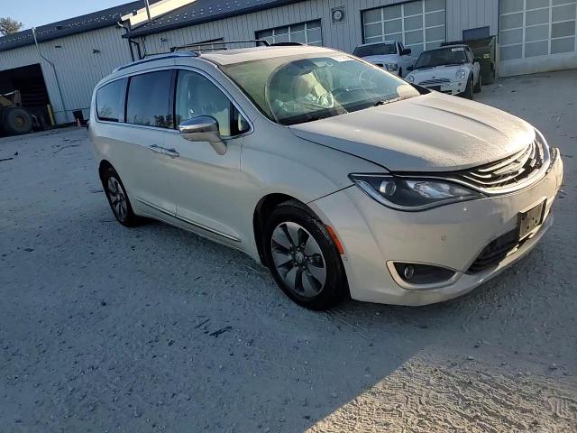 2017 Chrysler Pacifica VIN 2C4RC1N77HR723825 Copart auction photo, front end / minor dent/scratches damage thumbnail 15