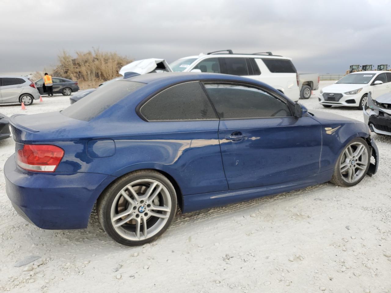 2011 BMW 1er VIN WBAUC9C5XBVM11414 Copart auction photo, front end damage thumbnail 3