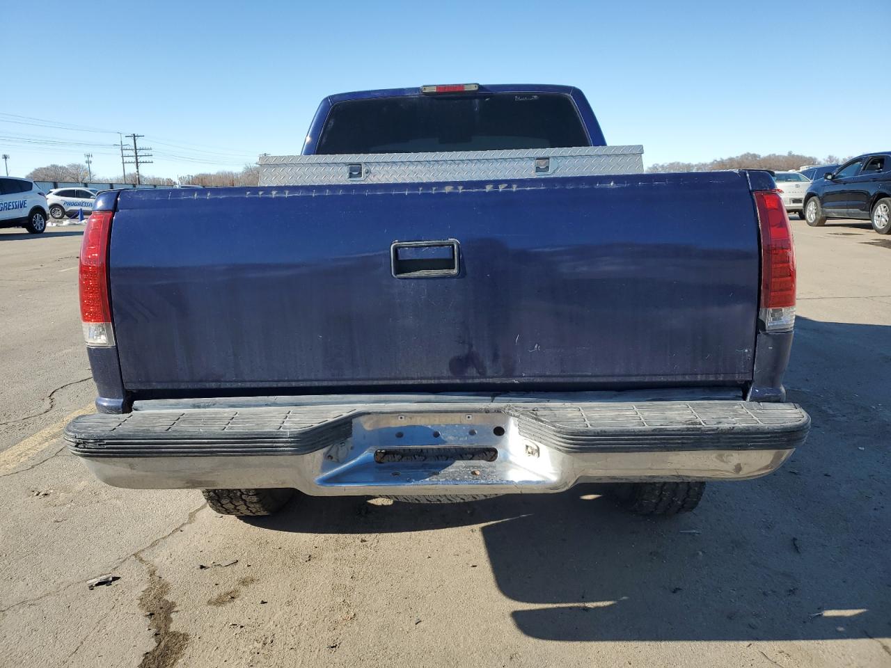 1994 Chevrolet GMT-400 VIN 1GCEK19K6RE260381 Copart auction photo, front end / undercarriage damage thumbnail 6