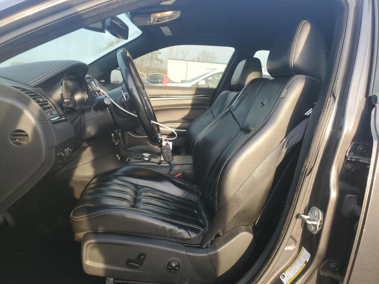 2019 Chrysler 300 VIN 2C3CCABG5KH585486 Copart auction photo, undercarriage damage thumbnail 7
