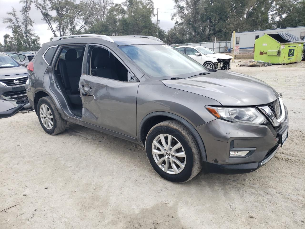2017 Nissan Rogue VIN JN8AT2MV2HW277923 Copart auction photo, side / front end damage thumbnail 4