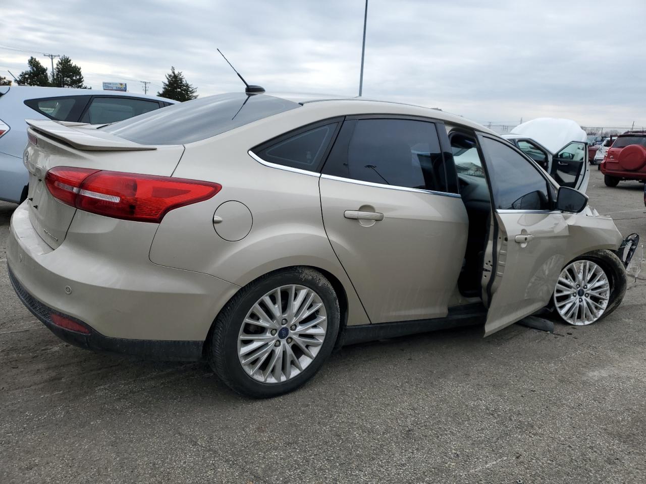 2018 Ford Focus VIN 1FADP3J26JL222028 Copart auction photo, front end / side damage thumbnail 3