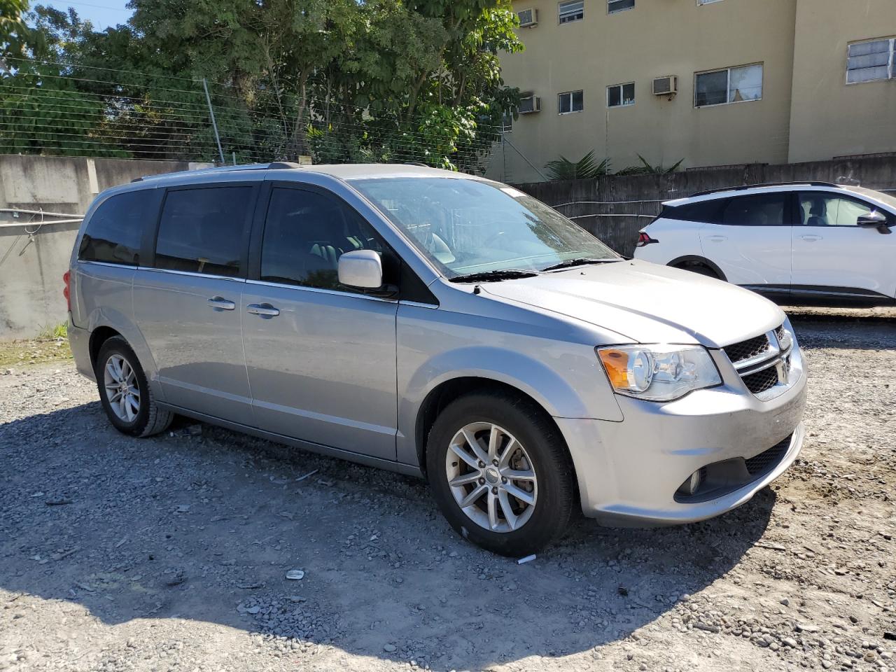 2019 Dodge Caravan VIN 2C4RDGCG4KR557581 Copart auction photo, side damage thumbnail 4