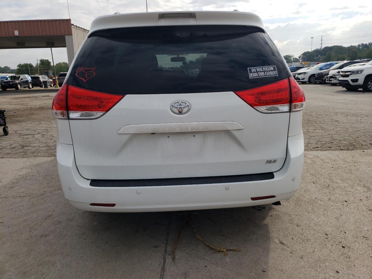 2012 Toyota Sienna VIN 5TDYK3DC0CS250830 Copart auction photo, front end damage thumbnail 6