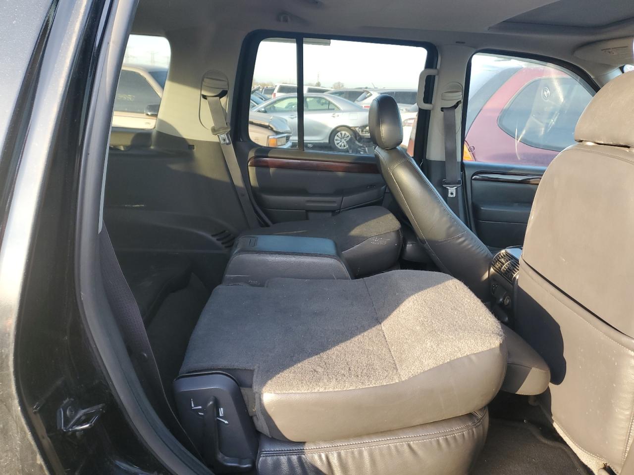 2004 Ford Explorer VIN 1FMDU75W44UB31941 Copart auction photo, front end / minor dent/scratches damage thumbnail 11