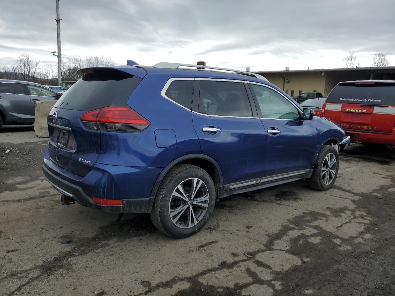 2017 Nissan Rogue VIN 5N1AT2MV1HC848973 Copart auction photo, front end / minor dent/scratches damage thumbnail 3