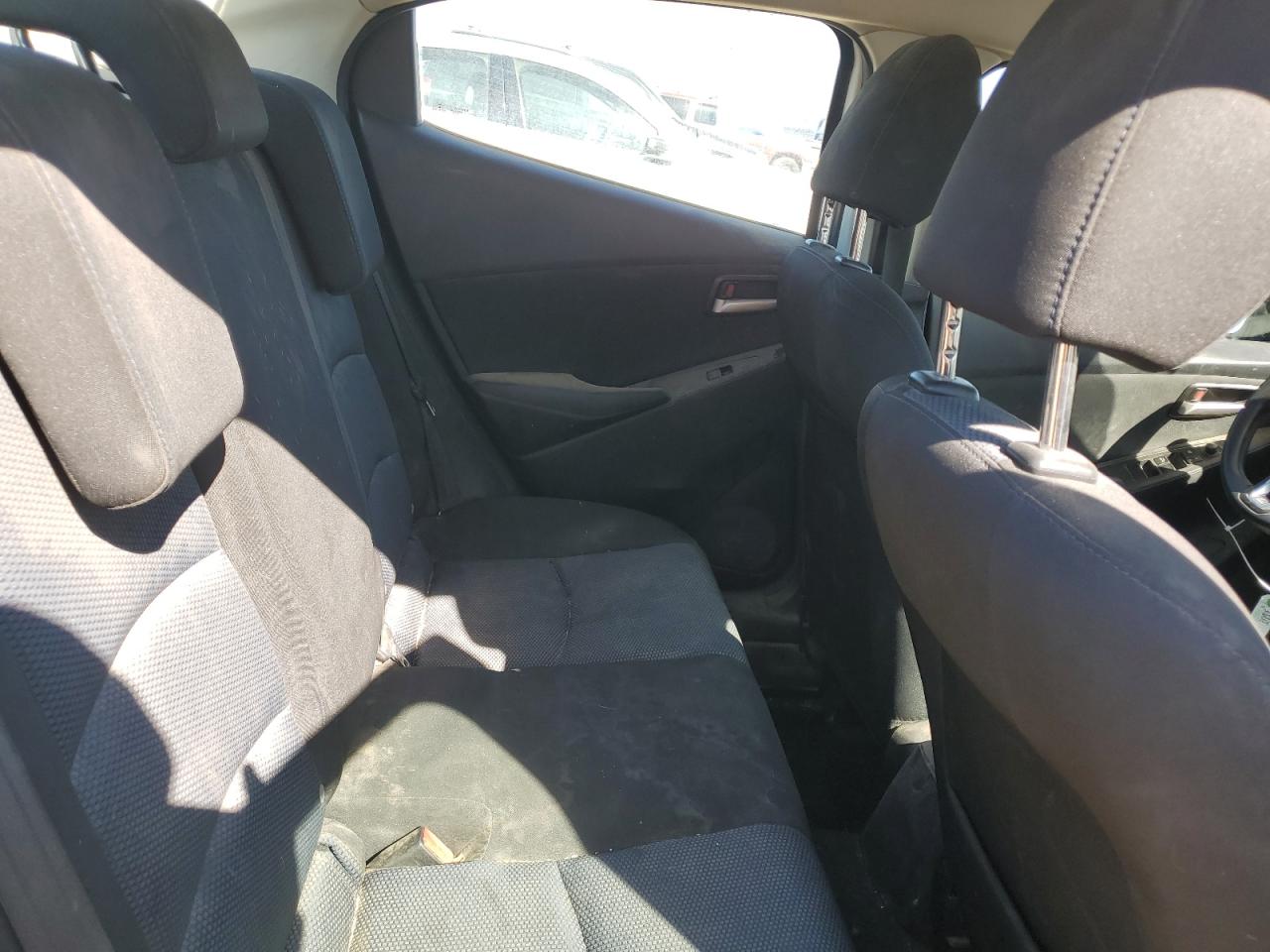 2019 Toyota Yaris VIN 3MYDLBYVXKY525758 Copart auction photo, side damage thumbnail 10