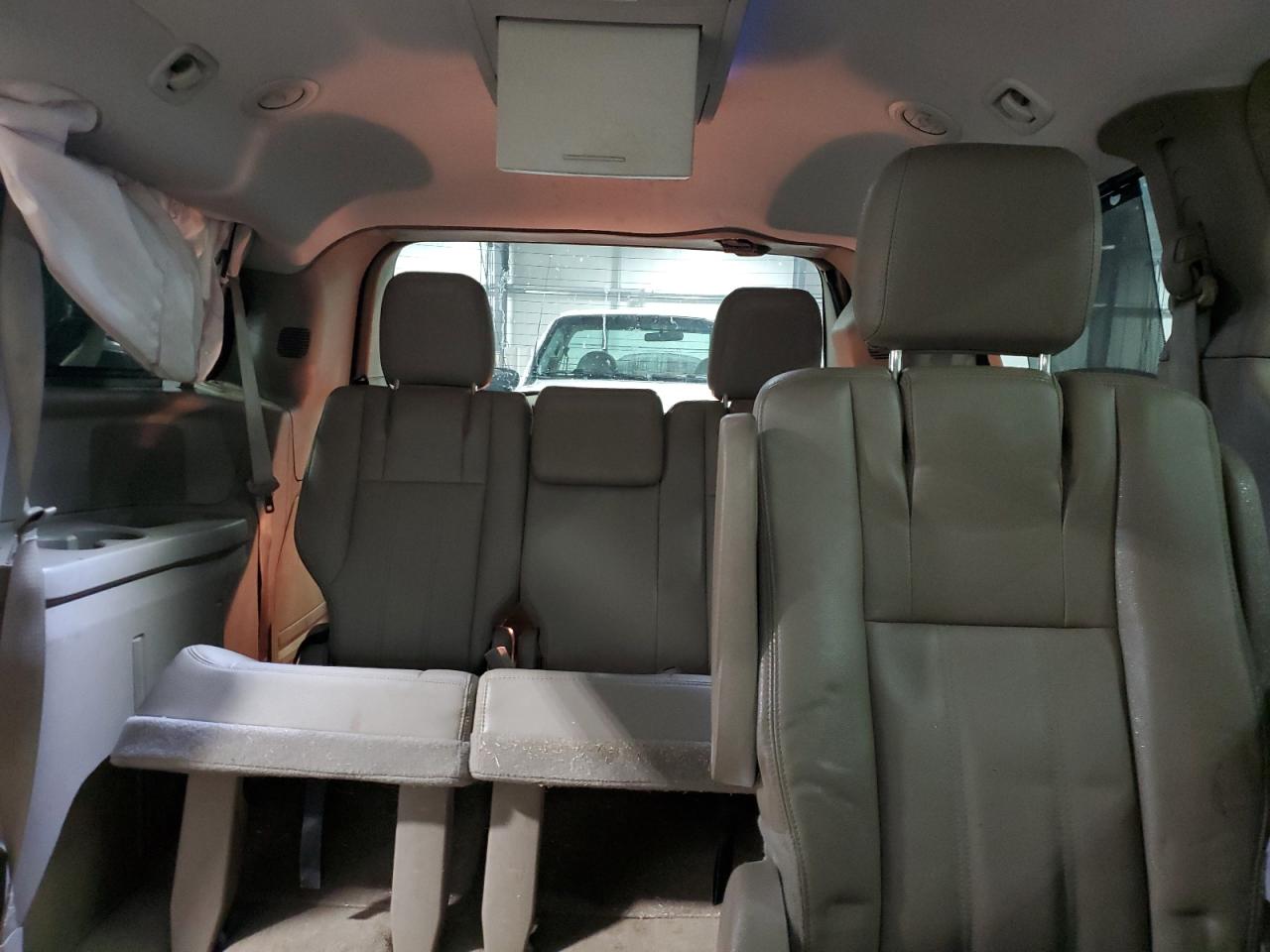2015 Chrysler Town & Country VIN 2C4RC1BG8FR526552 Copart auction photo, front end / rear end damage thumbnail 10