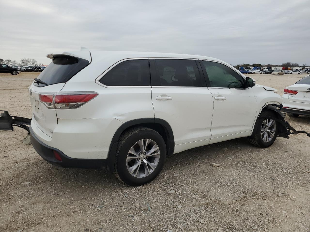 2015 Toyota Highlander VIN 5TDZKRFH9FS119335 Copart auction photo, front end / all over damage thumbnail 3