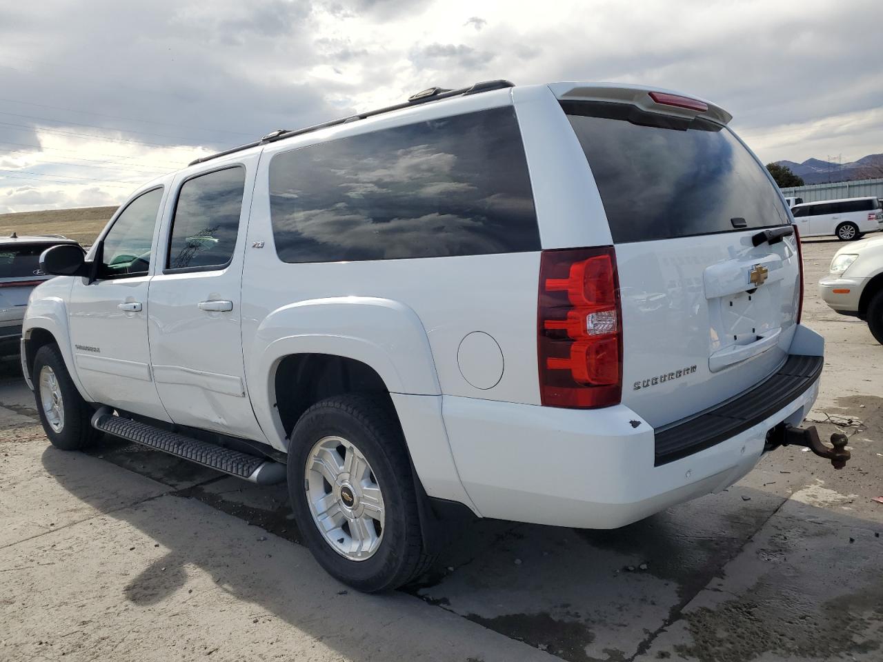 2014 Chevrolet Suburban VIN 1GNSKJE74ER153411 Copart auction photo, side / hail damage thumbnail 2