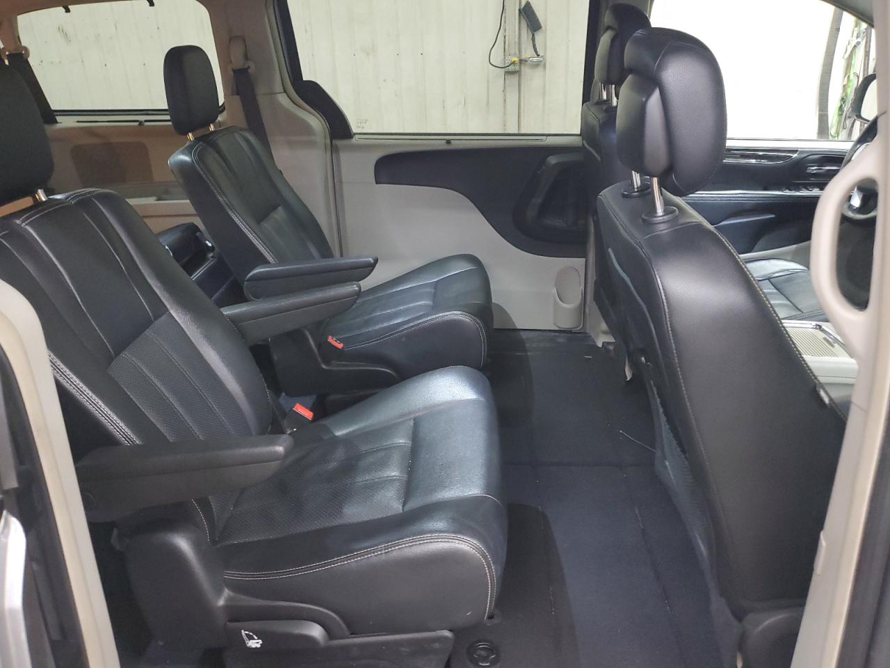 2016 Chrysler Town & Country VIN 2C4RC1CGXGR244977 Copart auction photo, front end damage thumbnail 11