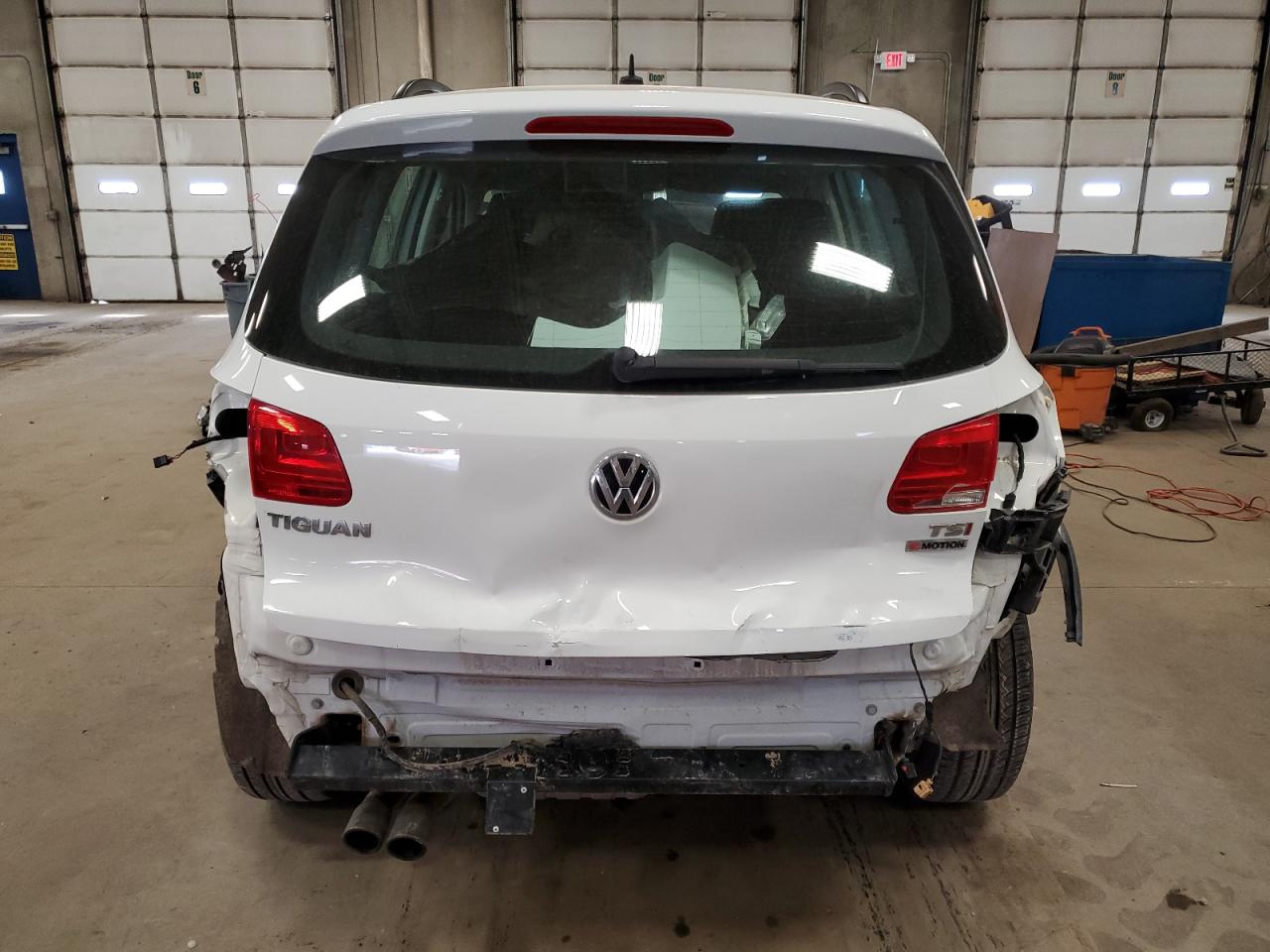 2016 Volkswagen Tiguan VIN WVGBV7AX4GW607732 Copart auction photo, rear end damage thumbnail 6