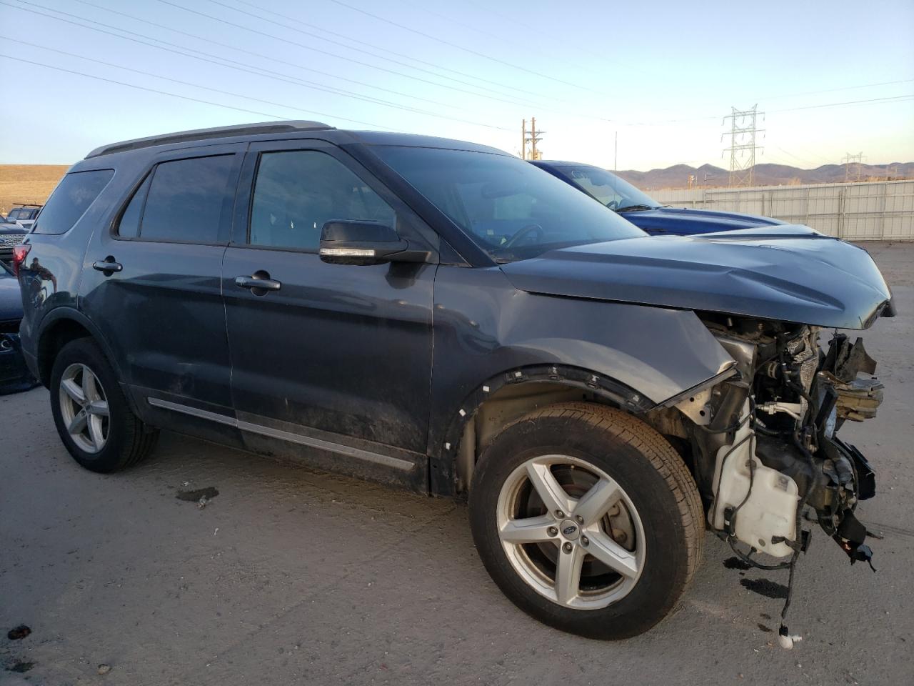 2017 Ford Explorer VIN 1FM5K8D84HGD03442 Copart auction photo, front end / side damage thumbnail 4