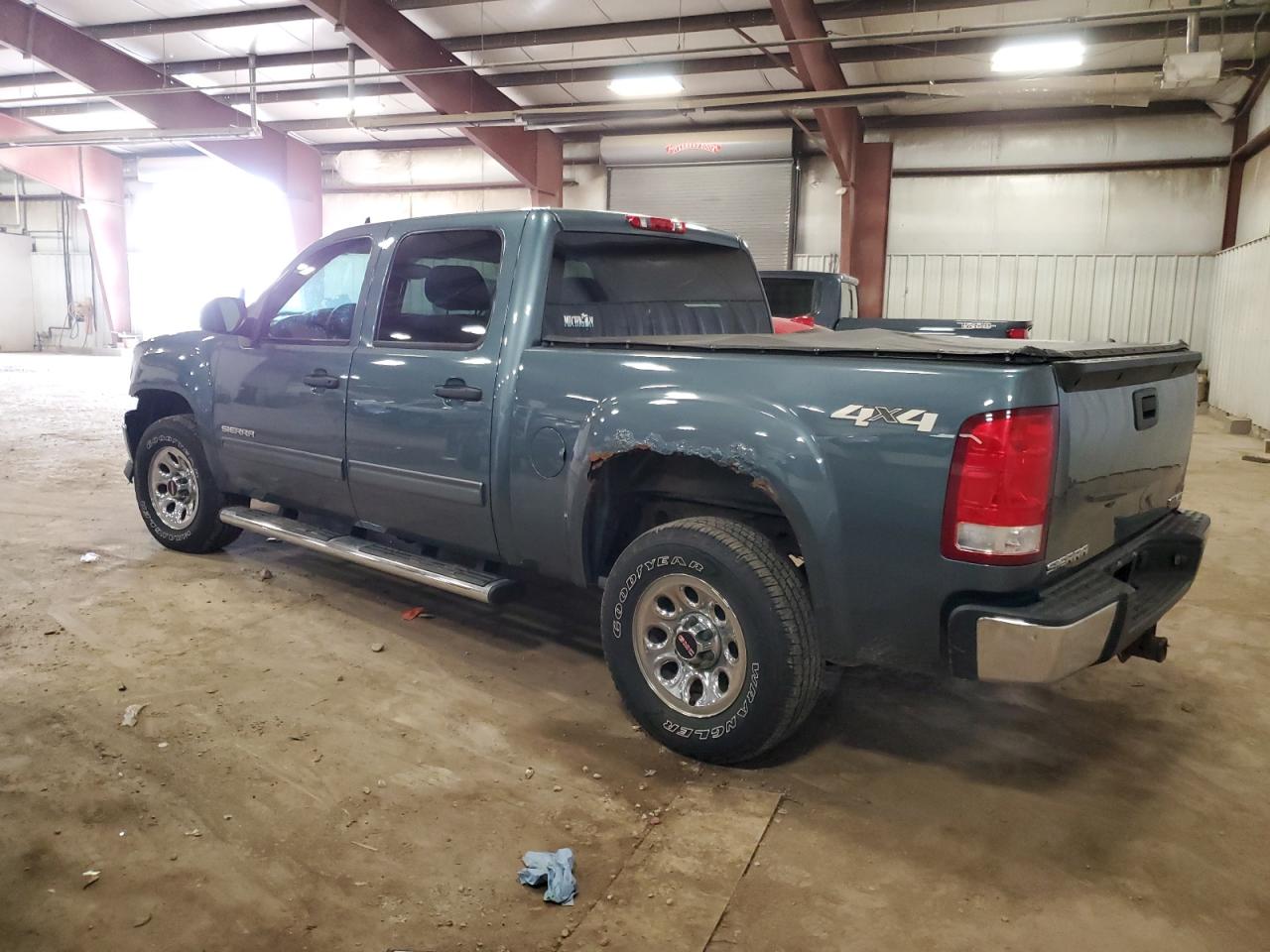 2010 GMC Sierra VIN 3GTRKUEAXAG102896 Copart auction photo, front end / side damage thumbnail 2