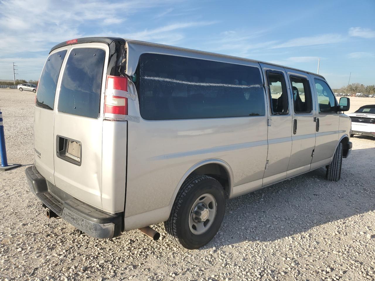 2009 Chevrolet Express VIN 1GAHG39K791118504 Copart auction photo, side / rear end damage thumbnail 3