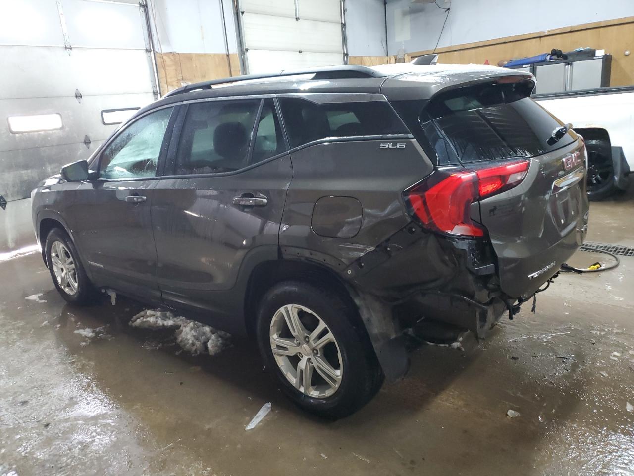 2019 GMC Terrain VIN 3GKALTEV1KL151974 Copart auction photo, rear end / minor dent/scratches damage thumbnail 2