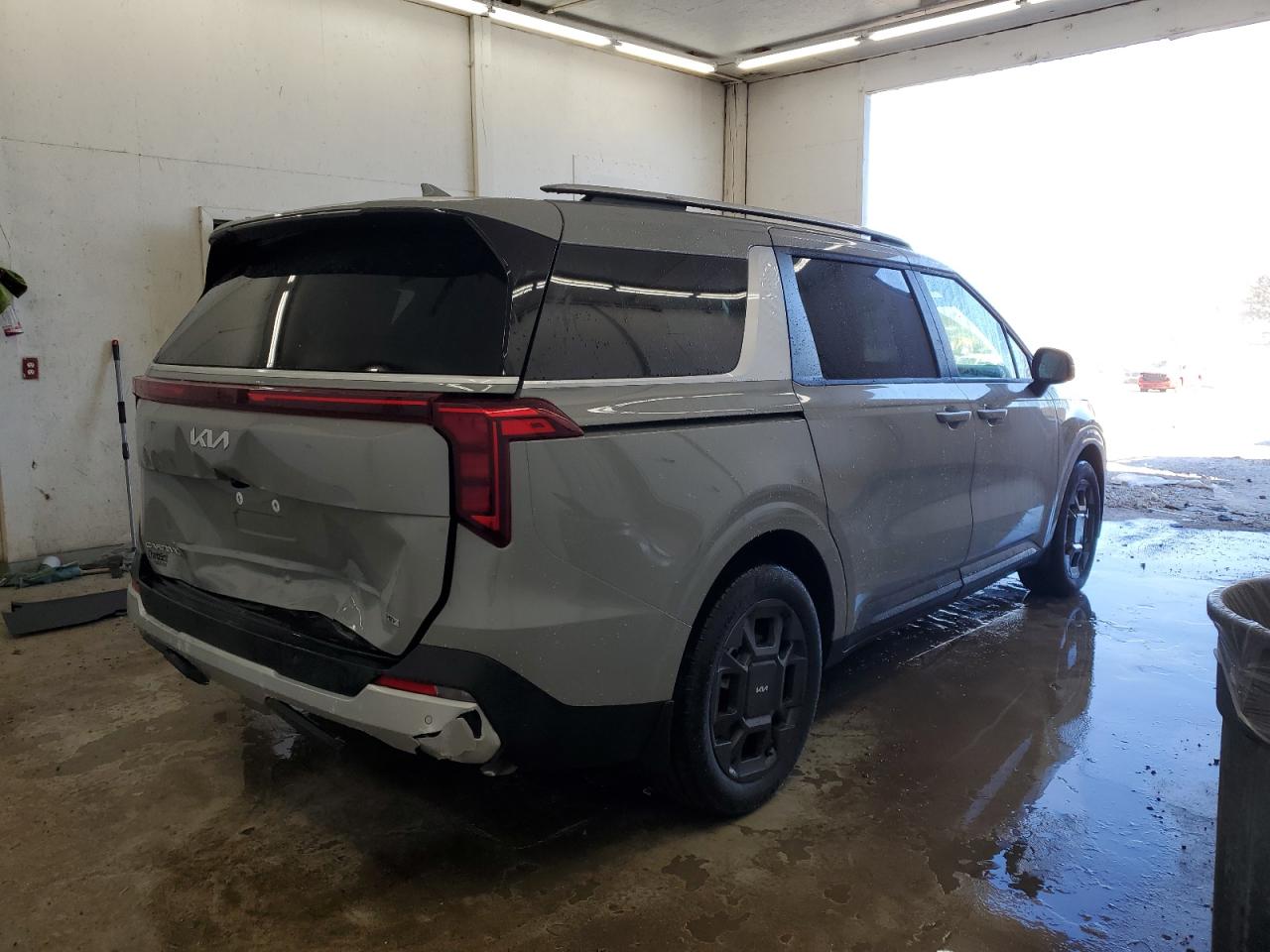 2025 KIA Carnival VIN KNDNC5KA4S6036385 Copart auction photo, rear end / minor dent/scratches damage thumbnail 3