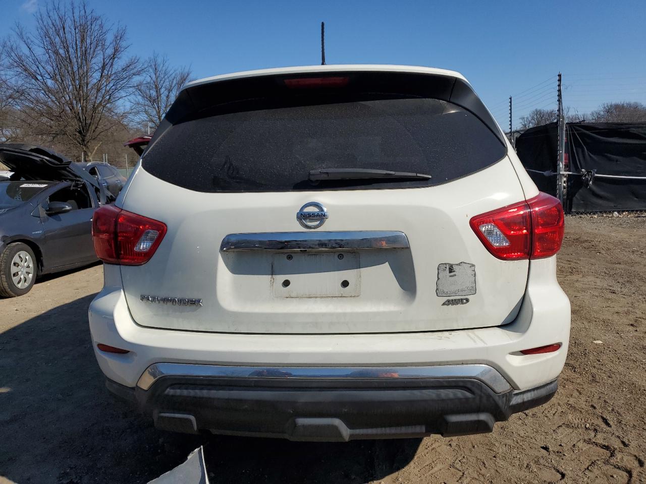 2017 Nissan Pathfinder VIN 5N1DR2MMXHC693505 Copart auction photo, front end / minor dent/scratches damage thumbnail 6
