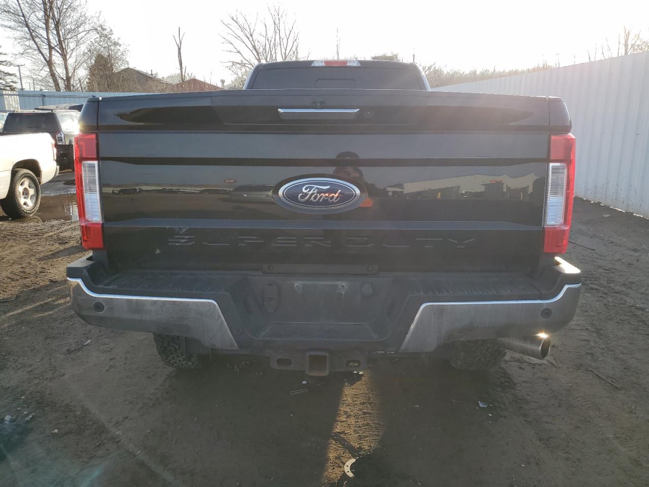 2018 Ford F350 VIN 1FT8X3B60JEB57808 Copart auction photo, burn damage thumbnail 6