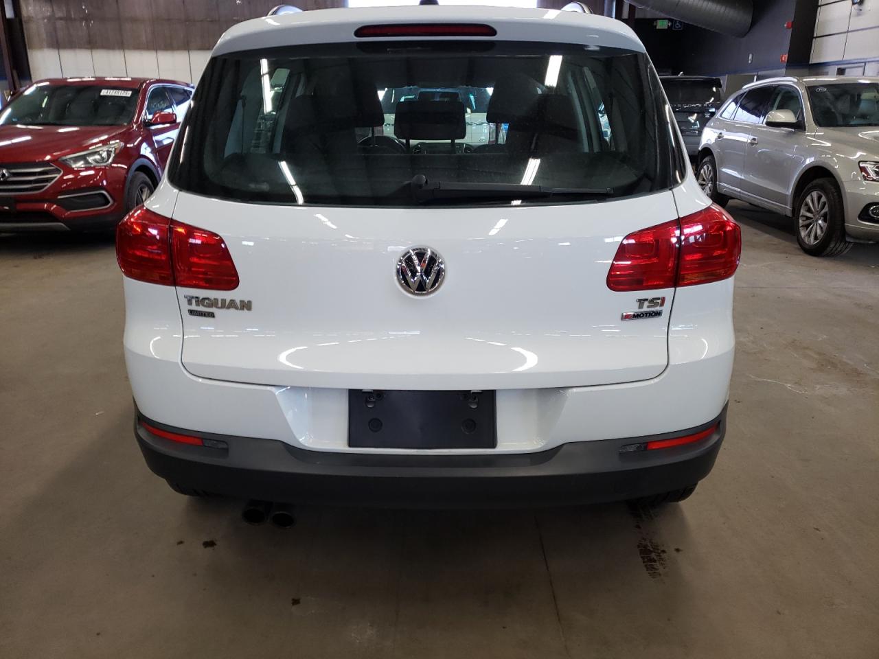 2017 Volkswagen Tiguan VIN WVGBV7AX4HK053939 Copart auction photo, front end / minor dent/scratches damage thumbnail 6