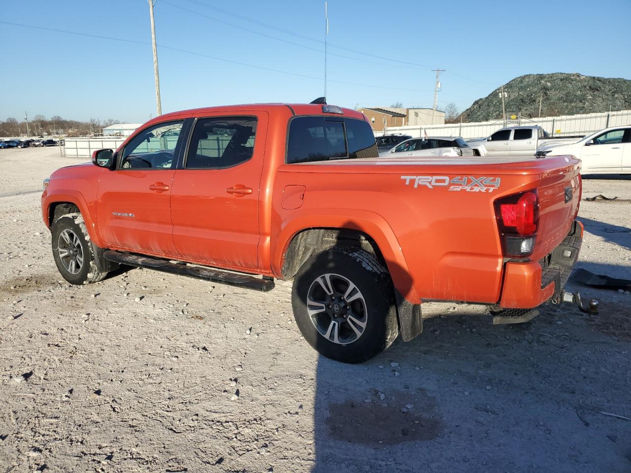 2018 Toyota Tacoma VIN 5TFCZ5ANXJX149924 Copart auction photo, front end / side damage thumbnail 2