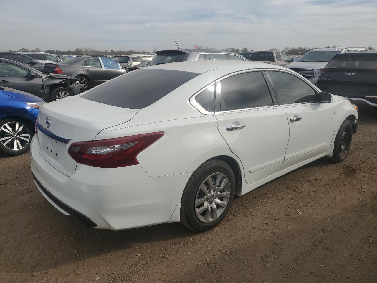 2018 Nissan Altima VIN 1N4AL3AP7JC216670 Copart auction photo, front end damage thumbnail 3