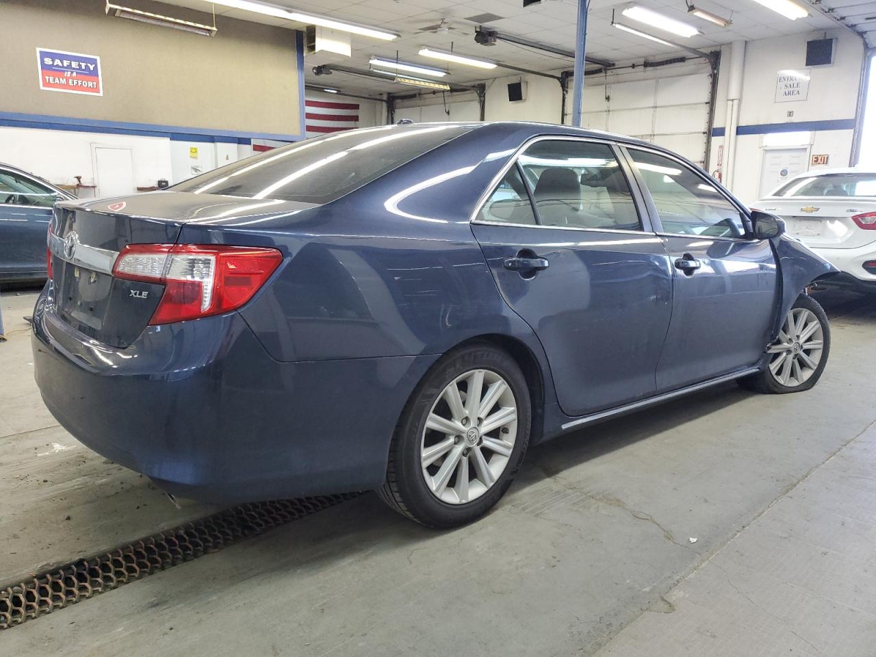 2014 Toyota Camry VIN 4T4BF1FK6ER436696 Copart auction photo, front end / side damage thumbnail 3