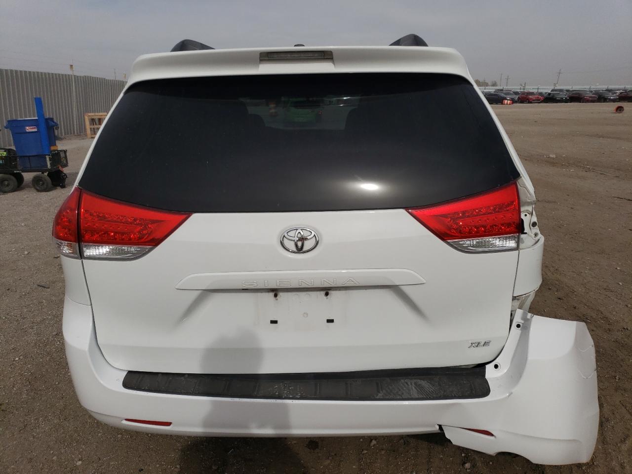 2011 Toyota Sienna VIN 5TDYK3DC6BS169443 Copart auction photo, side / rear end damage thumbnail 6