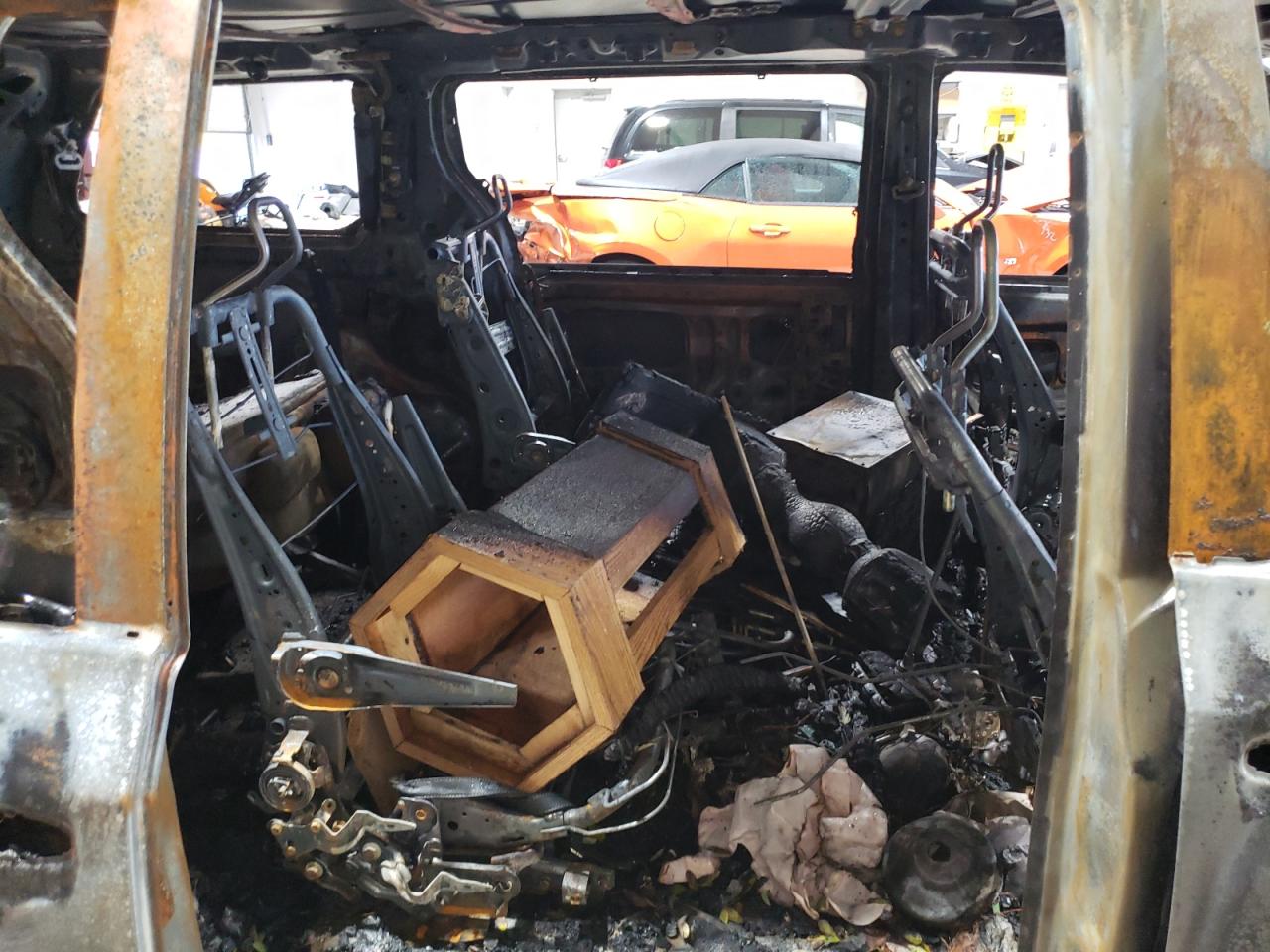 2011 Toyota Sienna VIN 5TDKK3DC6BS039748 Copart auction photo, burn / burn - engine damage thumbnail 11