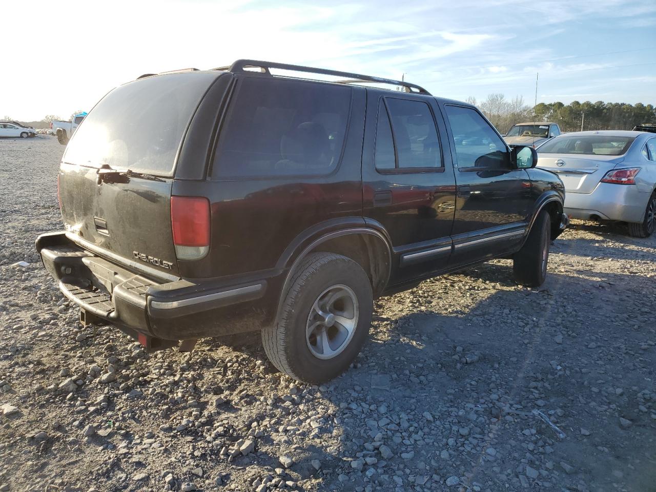 1999 Chevrolet Blazer VIN 1GNCS13W7X2131753 Copart auction photo, front end damage thumbnail 3