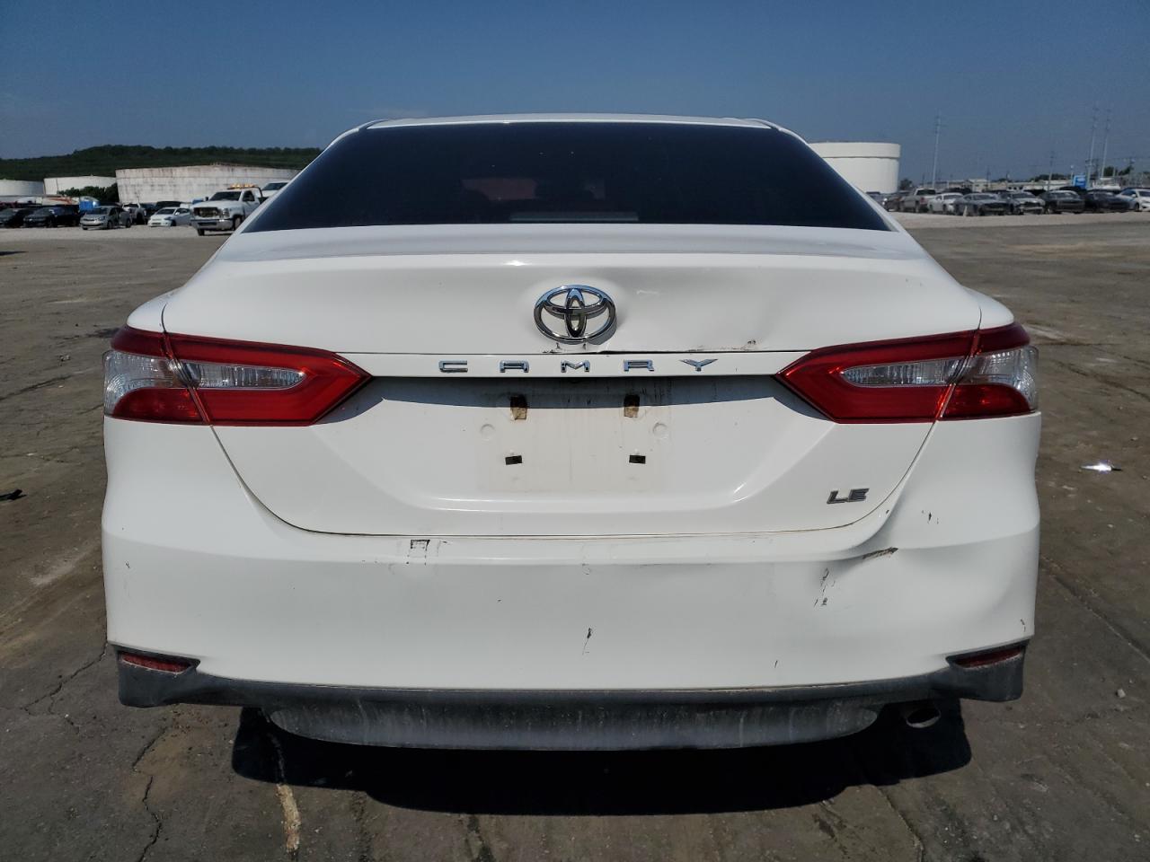 2018 Toyota Camry VIN 4T1B11HK4JU593241 Copart auction photo, front end damage thumbnail 6