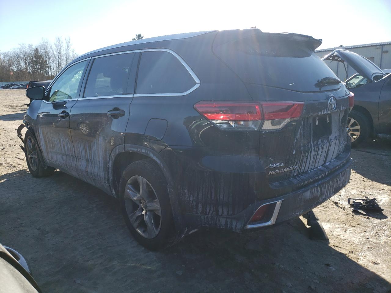 2019 Toyota Highlander VIN 5TDDZRFH2KS957979 Copart auction photo, front end damage thumbnail 2
