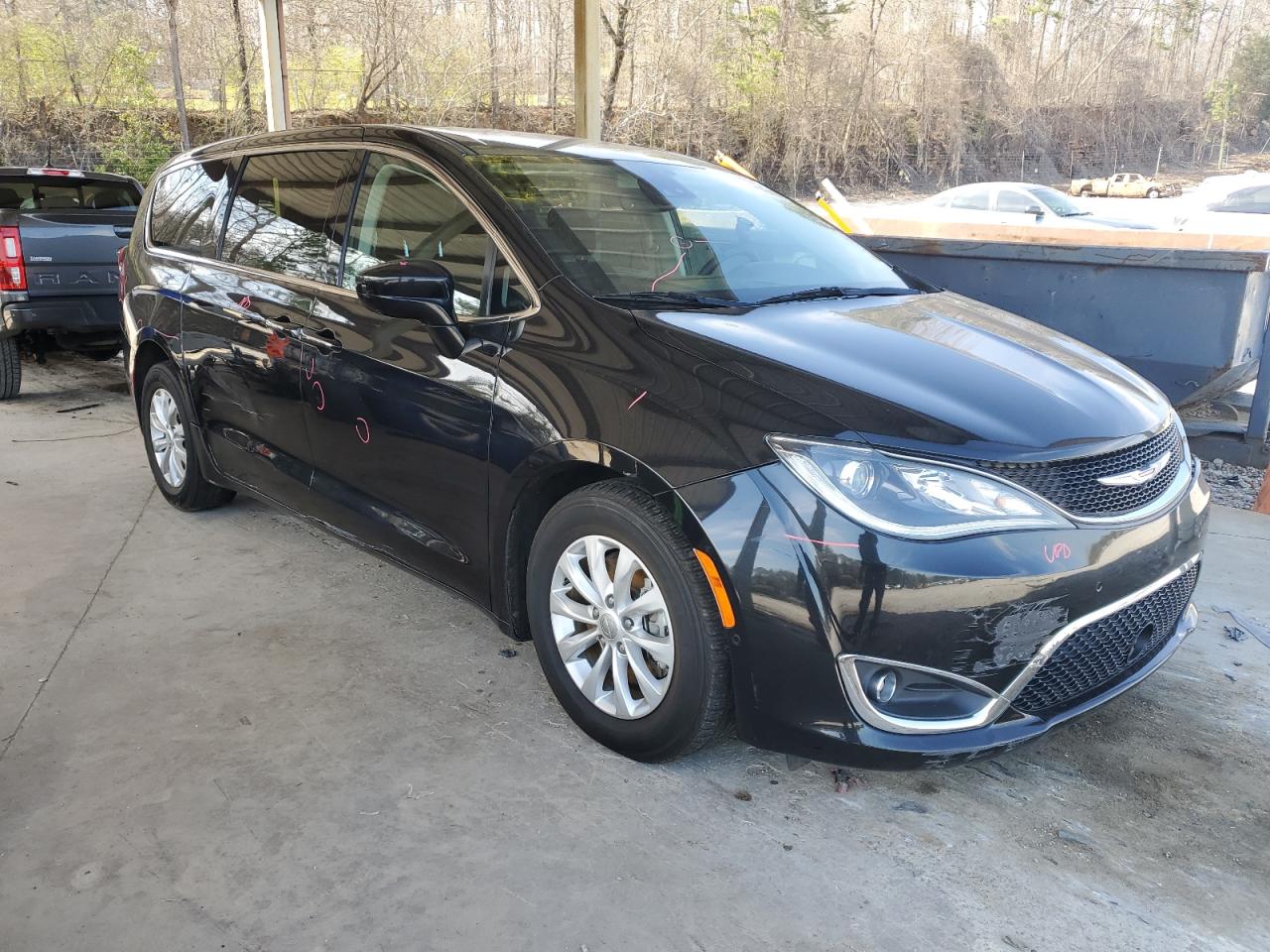 2019 Chrysler Pacifica VIN 2C4RC1FG4KR737638 Copart auction photo, front end damage thumbnail 4