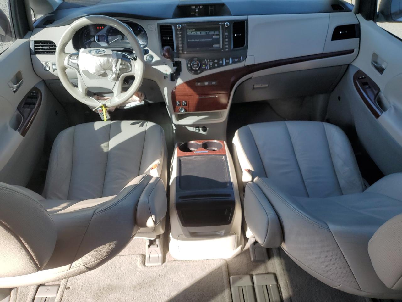 2011 Toyota Sienna VIN 5TDYK3DC1BS092075 Copart auction photo, front end damage thumbnail 8