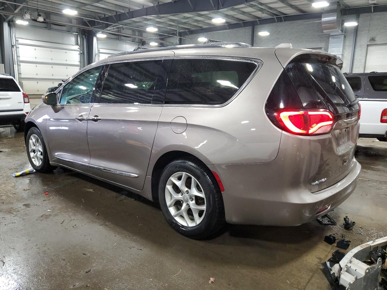 2017 Chrysler Pacifica VIN 2C4RC1EG9HR684039 Copart auction photo, front end / side damage thumbnail 2