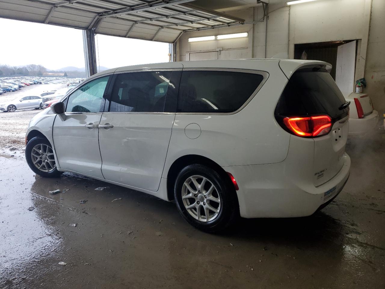 2020 Chrysler Pacifica VIN 2C4RC1FG0LR129343 Copart auction photo, front end / side damage thumbnail 2