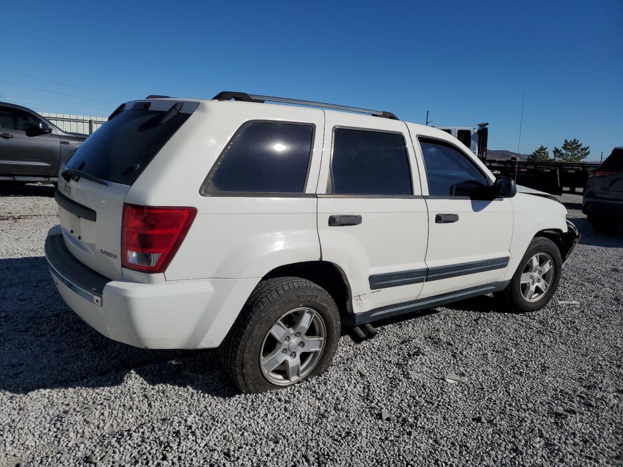 2005 Jeep Grand Cherokee VIN 1J4GR48K35C581253 Copart auction photo, front end damage thumbnail 3