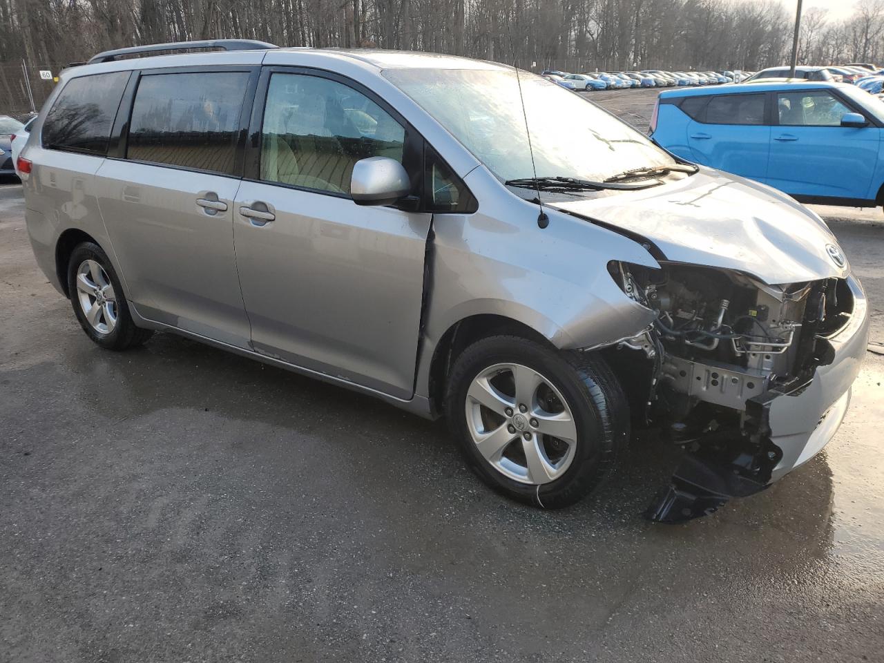 2013 Toyota Sienna VIN 5TDKK3DC2DS323087 Copart auction photo, front end damage thumbnail 4