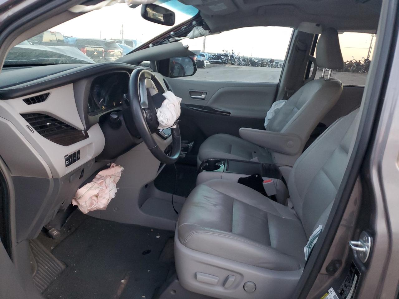 2017 Toyota Sienna VIN 5TDYZ3DC7HS787049 Copart auction photo, front end / minor dent/scratches damage thumbnail 7