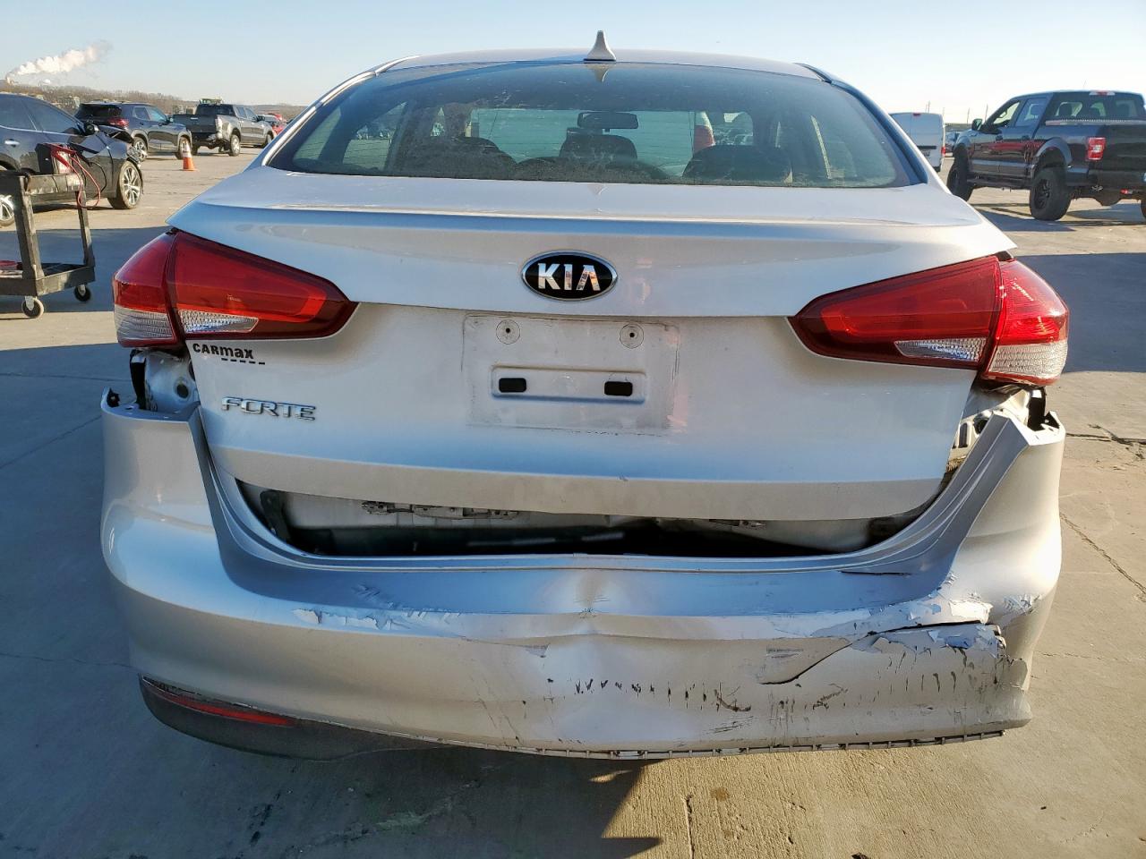 2018 KIA Forte VIN 3KPFK4A77JE225869 Copart auction photo, front end / rear end damage thumbnail 6