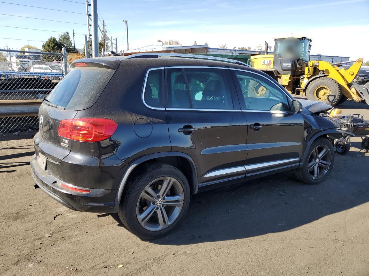 2017 Volkswagen Tiguan VIN WVGUV7AX5HK010350 Copart auction photo, front end damage thumbnail 3