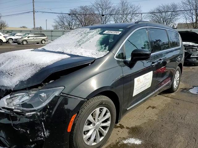 2017 Chrysler Pacifica VIN 2C4RC1BG9HR539443 Copart auction photo, front end / undercarriage damage thumbnail 11