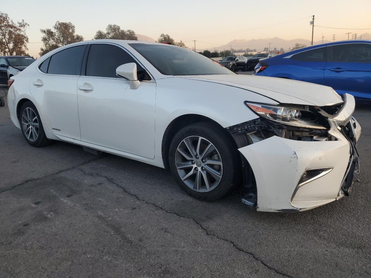 2017 Lexus ES VIN JTHBW1GGXH2143021 Copart auction photo, front end damage thumbnail 4